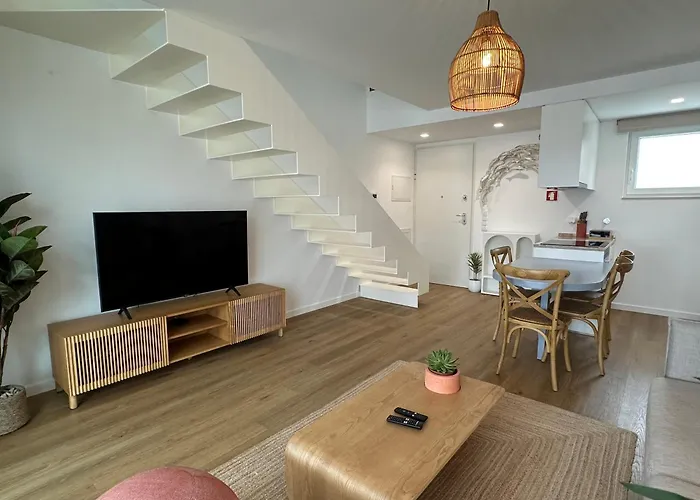 Whome Cozy Riverside In